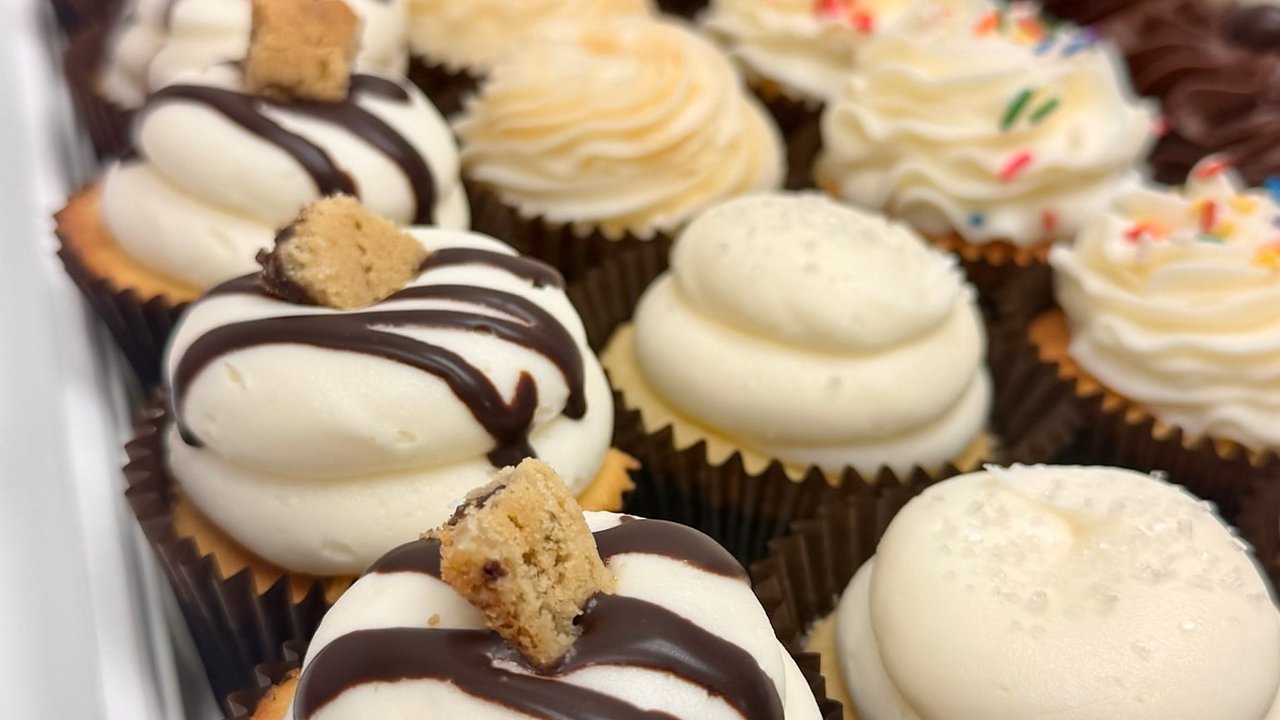 A closer look at the same tray, with chocolate drizzle and crumble toppings